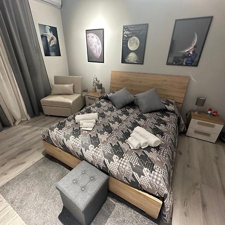 Appartement La Via Di Mezzo à Catane Extérieur photo