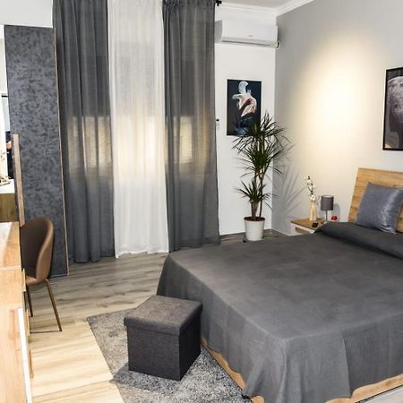 Appartement La Via Di Mezzo à Catane Extérieur photo