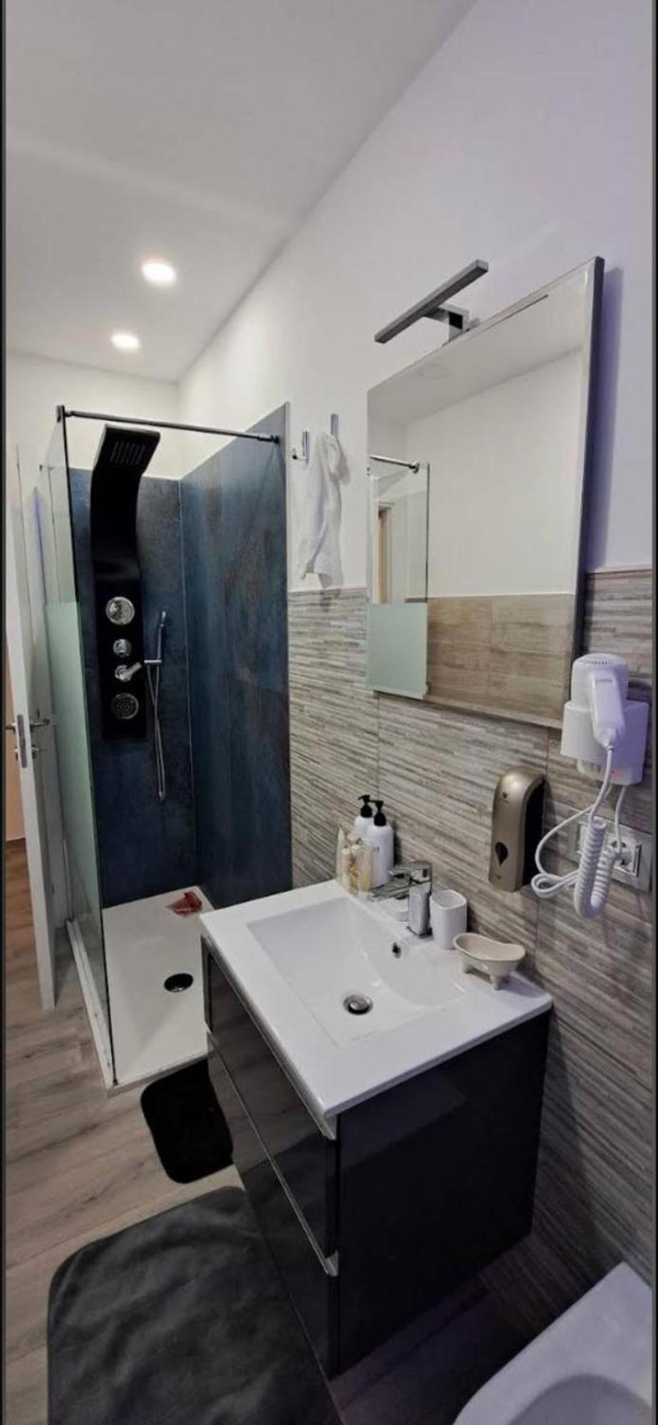 Appartement La Via Di Mezzo à Catane Extérieur photo
